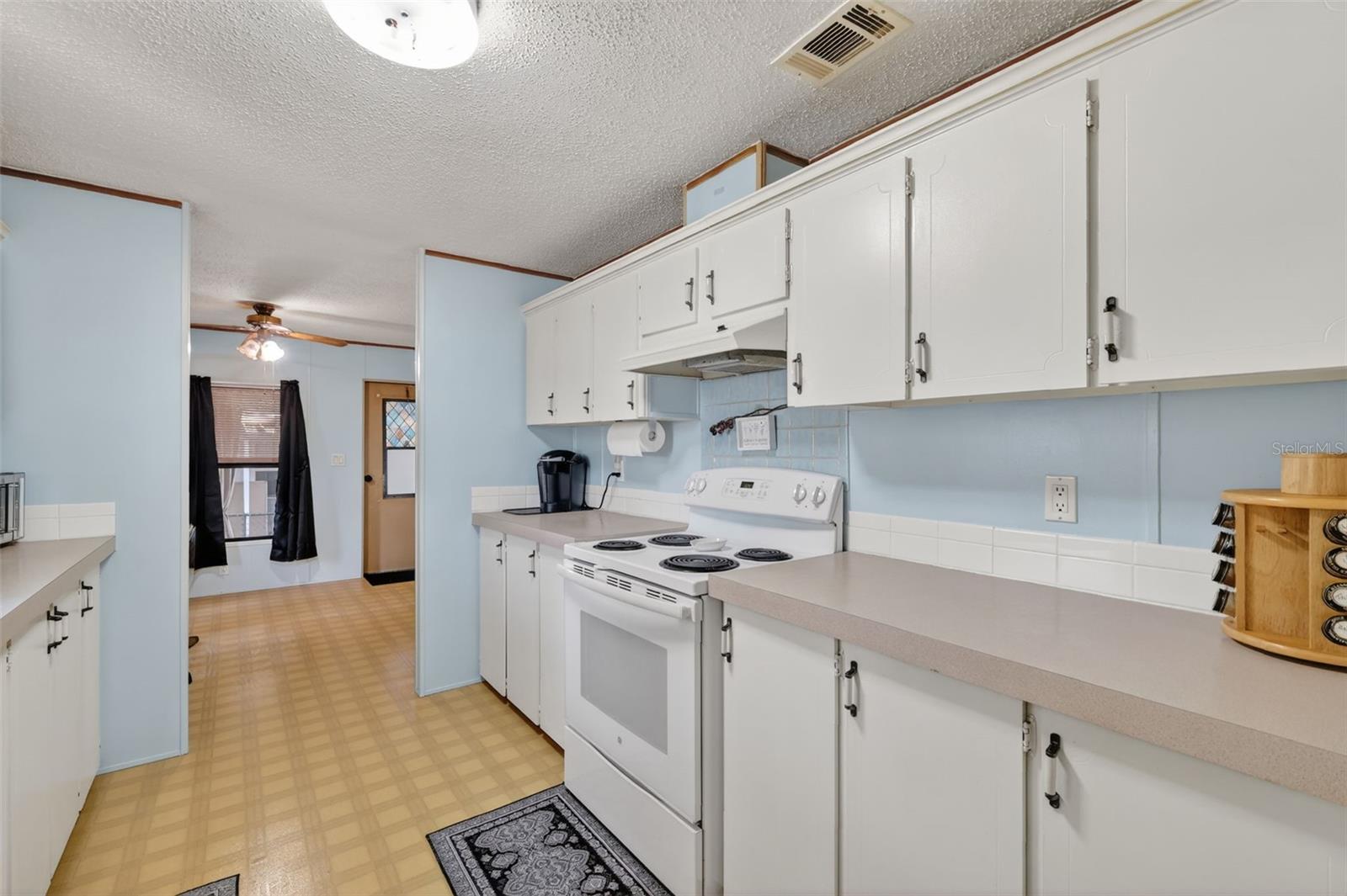 904 Maplewood St Property Photo 18