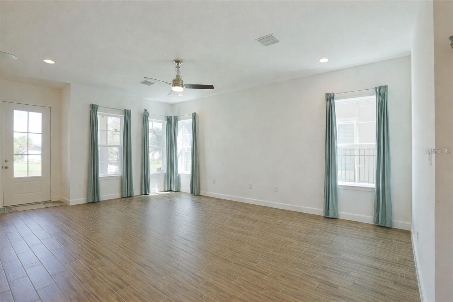 7038 Arnoldson St Property Photo 5