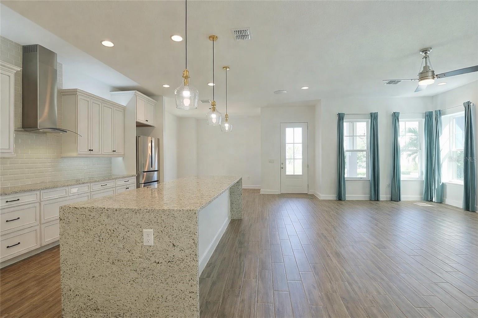 7038 Arnoldson St Property Photo 6