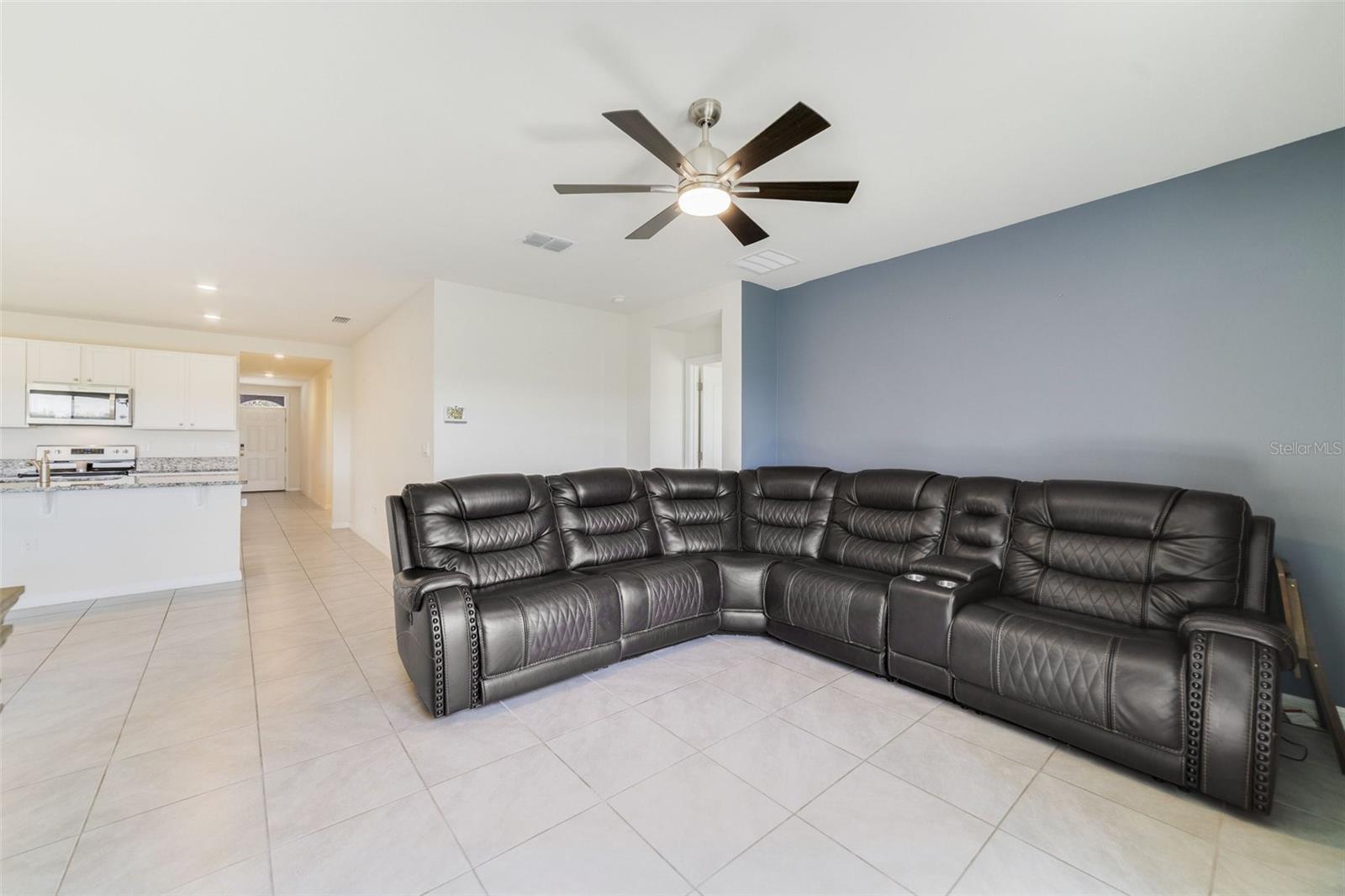 2135 E Old Mill Dr Property Photo 6