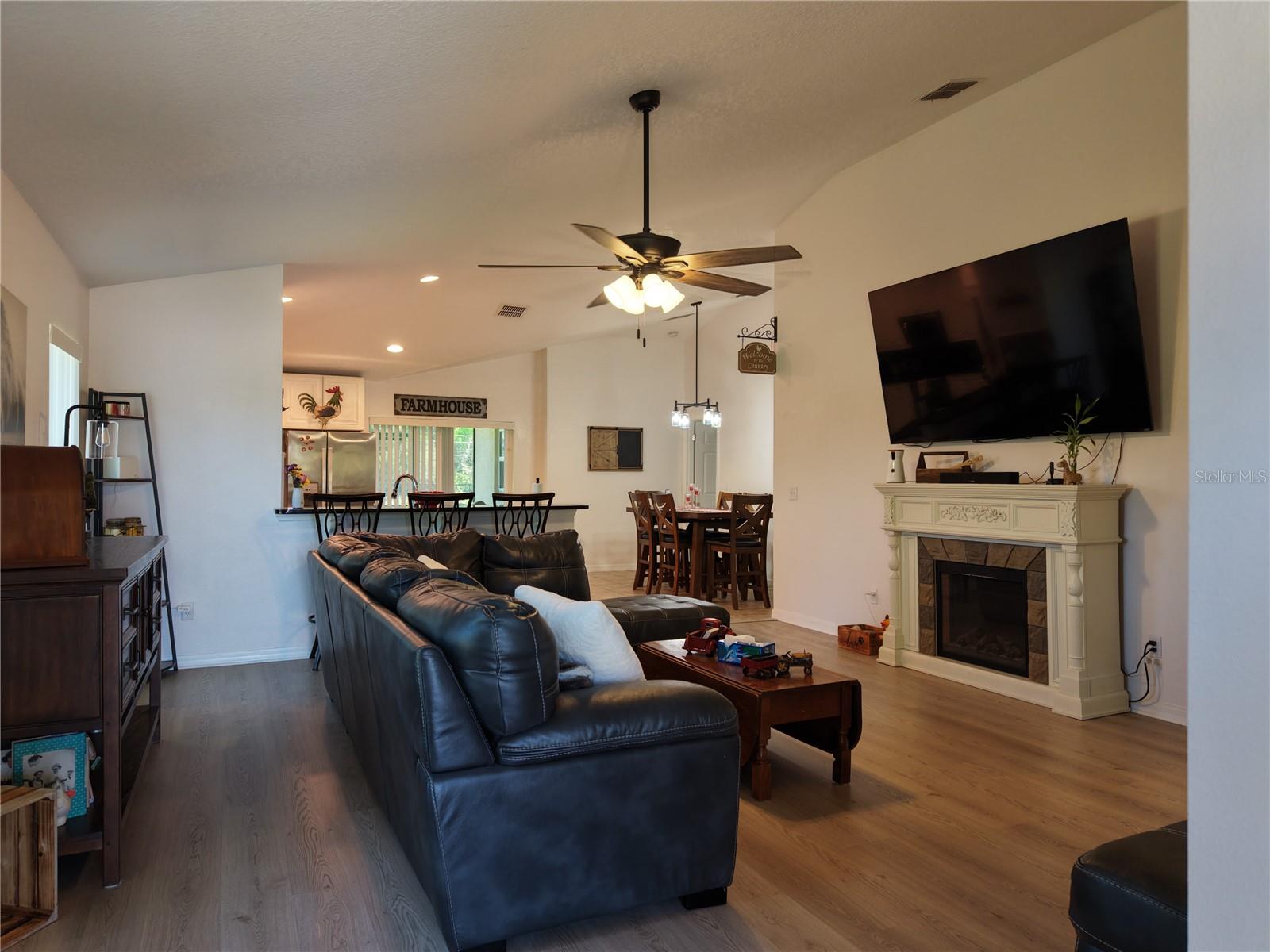 15637 Carina Dr Property Photo 8