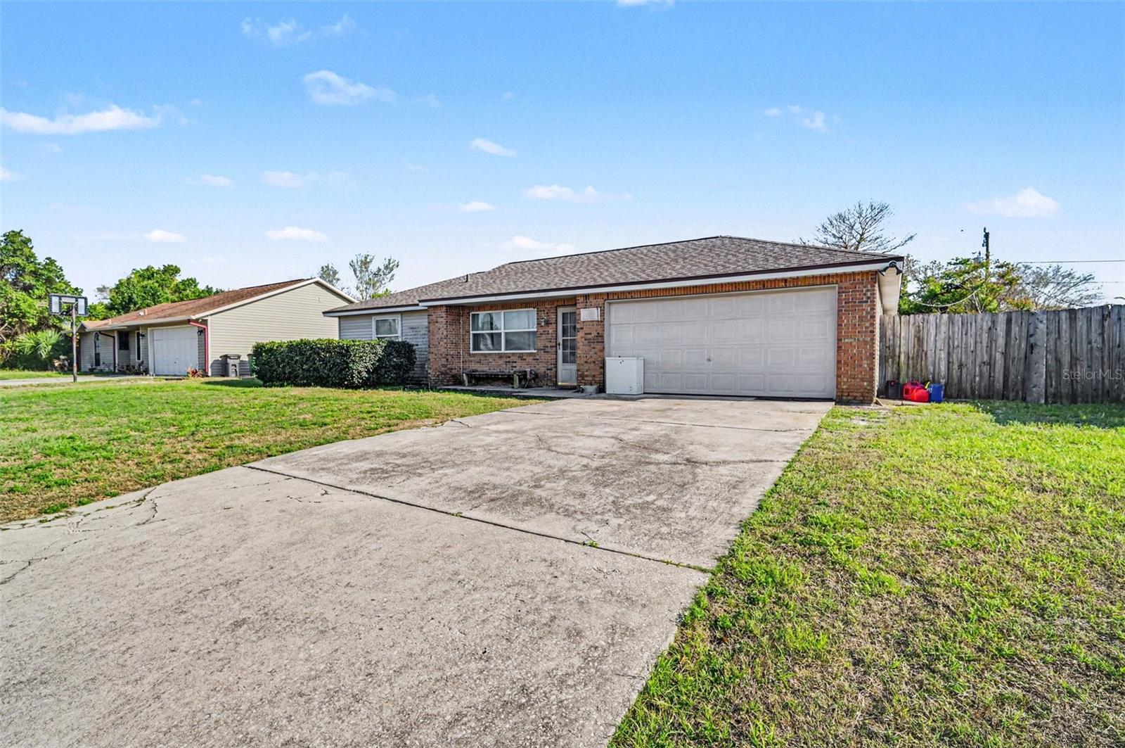 2675 Gramercy Dr Property Photo 2
