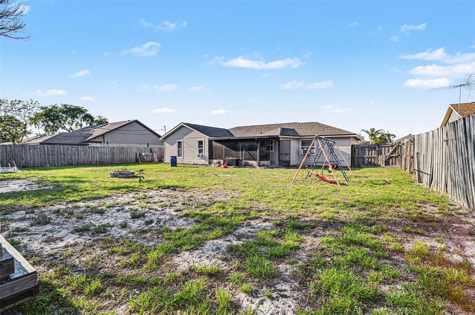 2675 Gramercy Dr Property Photo 15