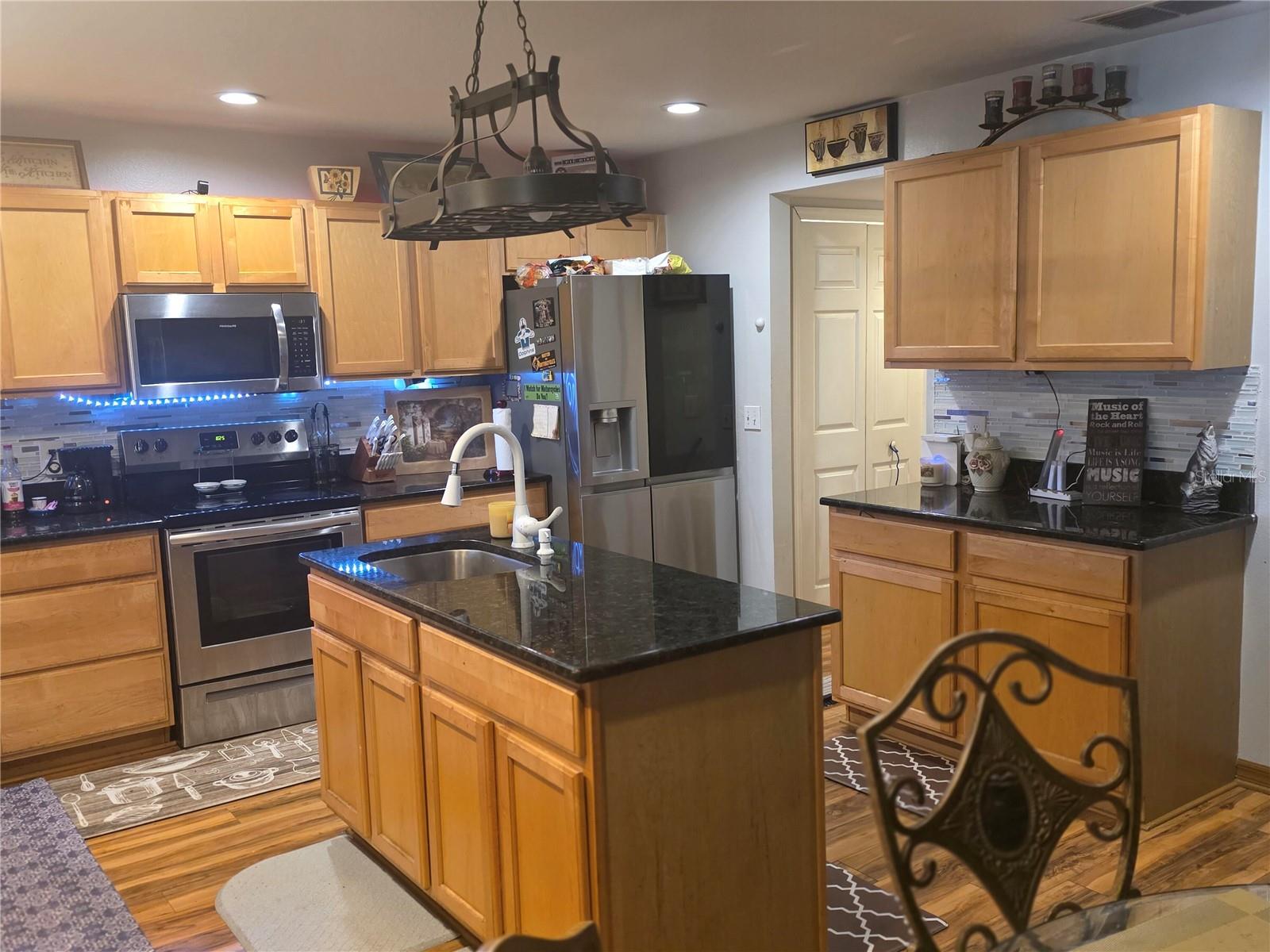 959 Thomas Rd Property Photo 14
