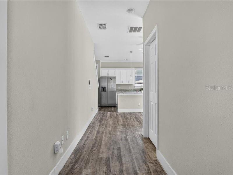 909 Randall St Property Photo 7