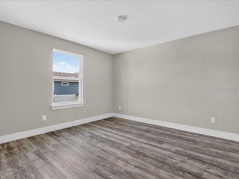 909 Randall St Property Photo 16