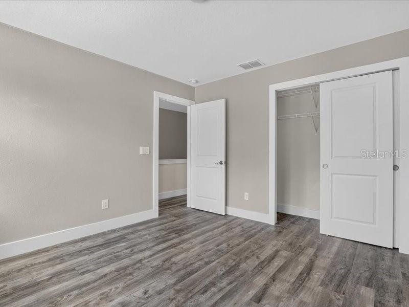 909 Randall St Property Photo 17