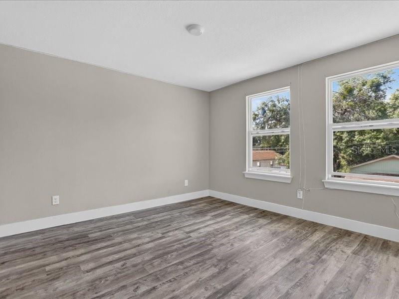 909 Randall St Property Photo 18