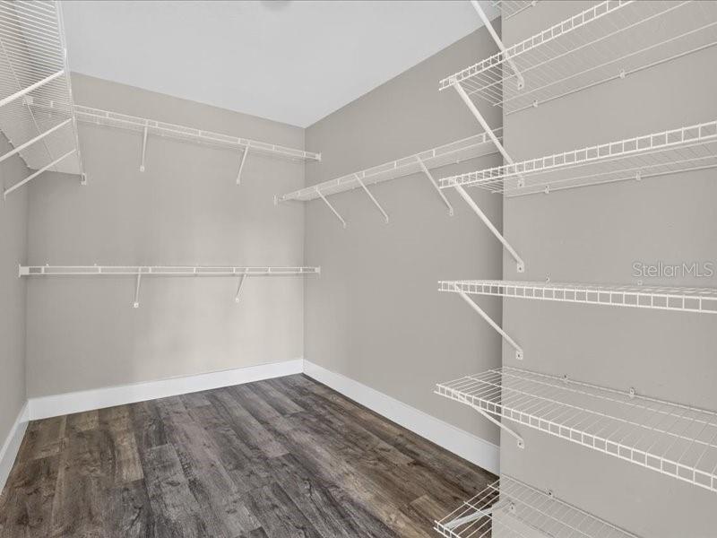 909 Randall St Property Photo 19