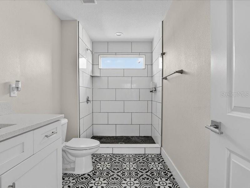 909 Randall St Property Photo 20