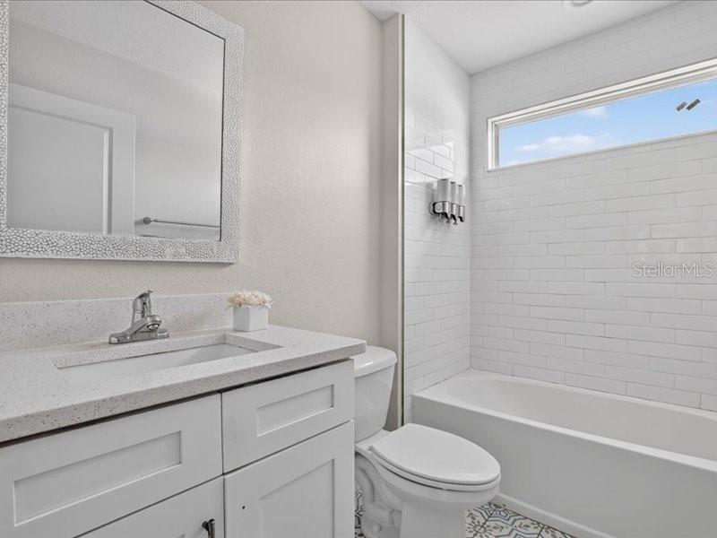 909 Randall St Property Photo 24