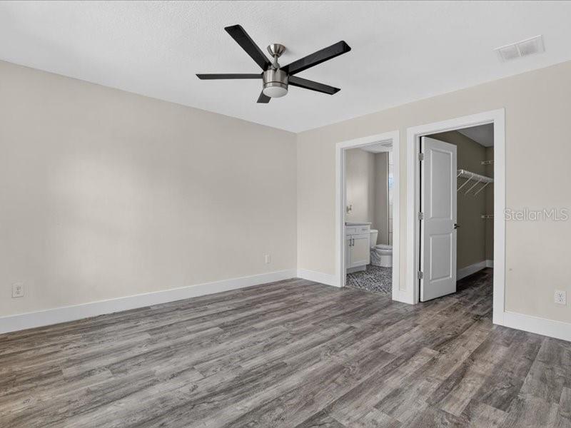 909 Randall St Property Photo 25
