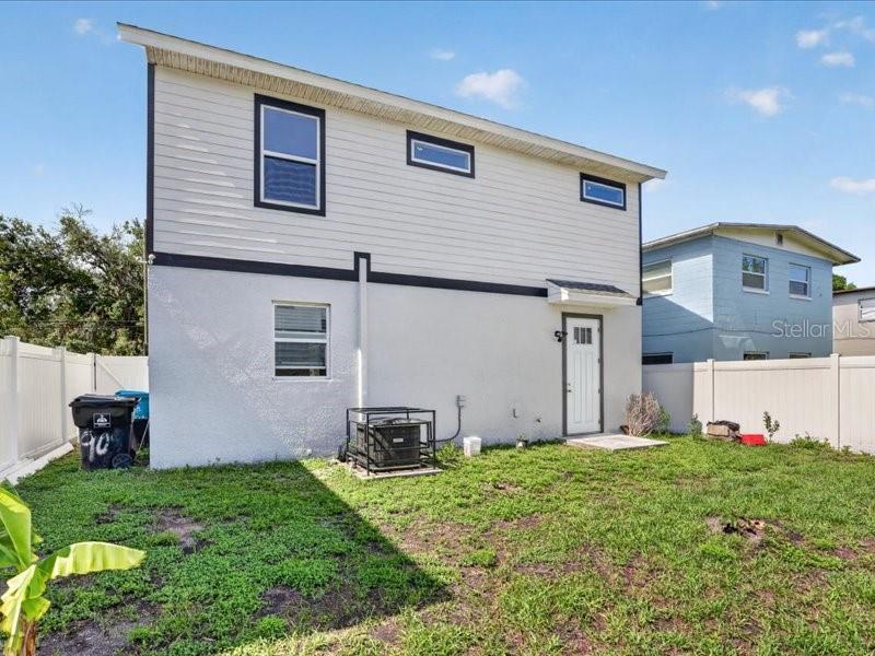 909 Randall St Property Photo 31