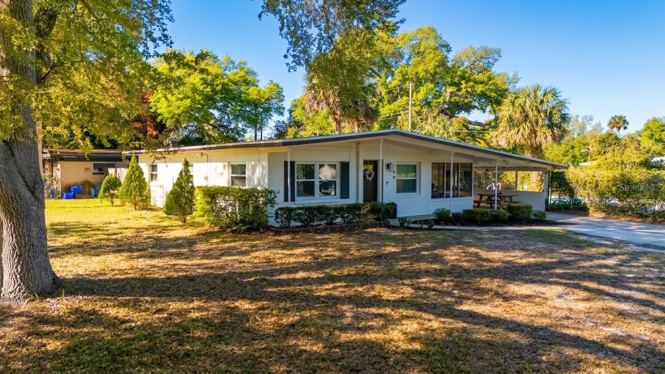 106 E Jinkins Cir Property Photo 2