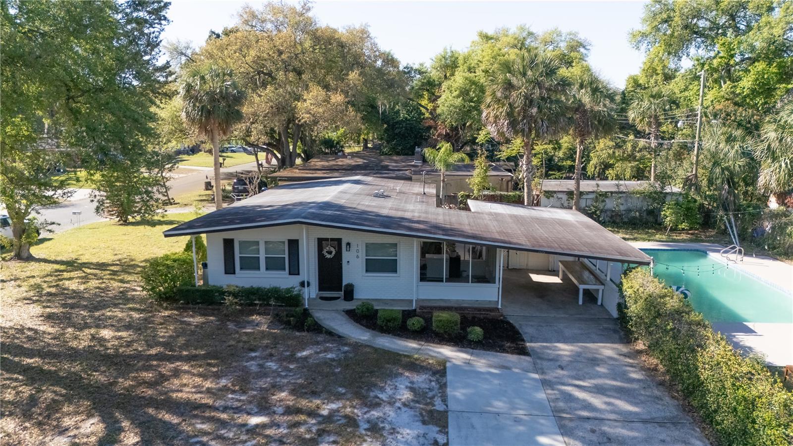 106 E Jinkins Cir Property Photo 3