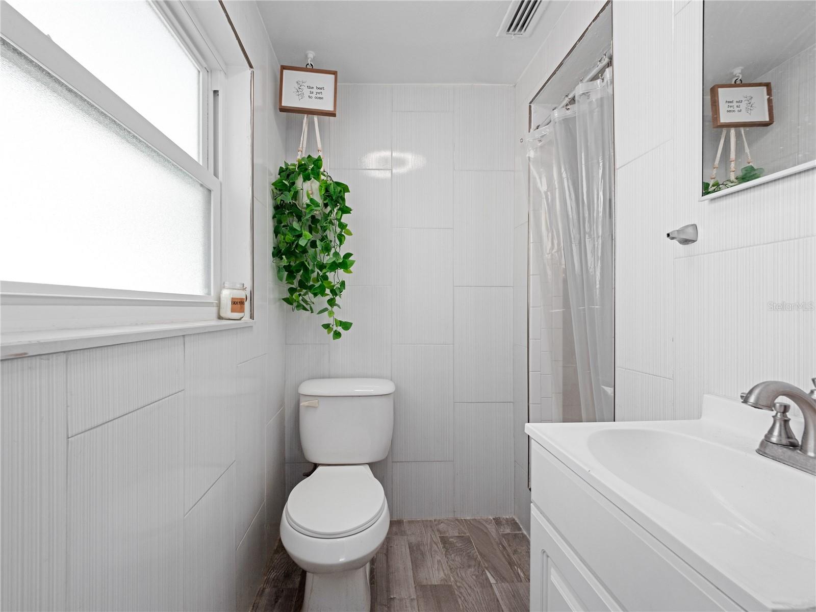 106 E Jinkins Cir Property Photo 15