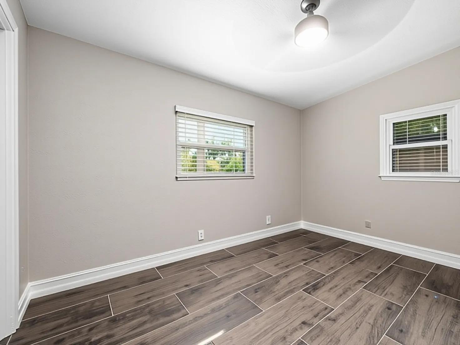 106 E Jinkins Cir Property Photo 18