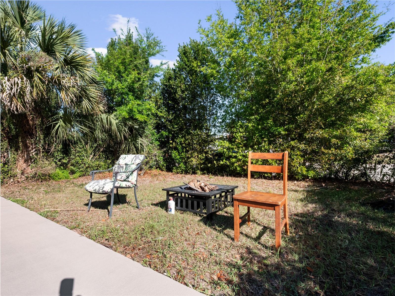 106 E Jinkins Cir Property Photo 23