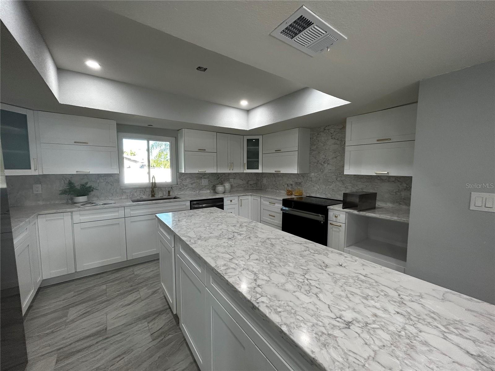 6370 Conniewood Sq Property Photo 4