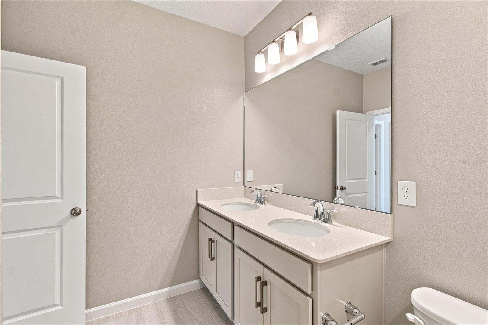 1347 Lumpini St Property Photo 23
