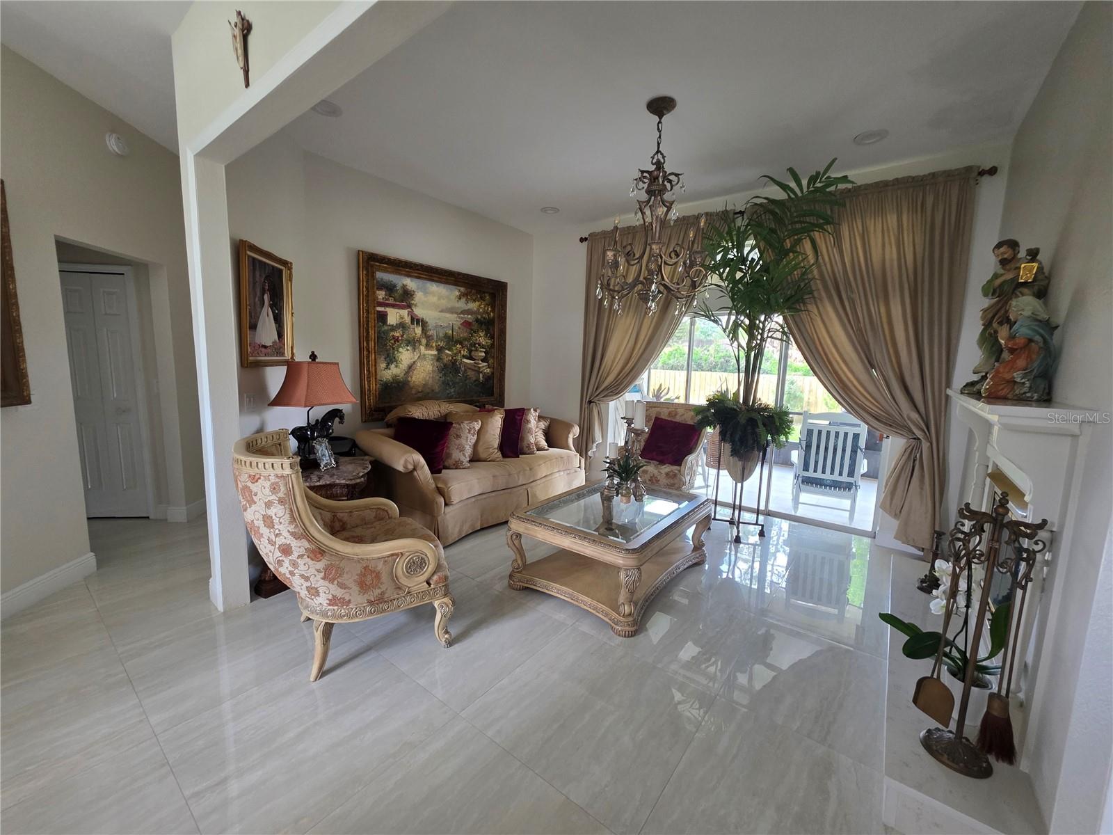 O6394091 Property Photo 3