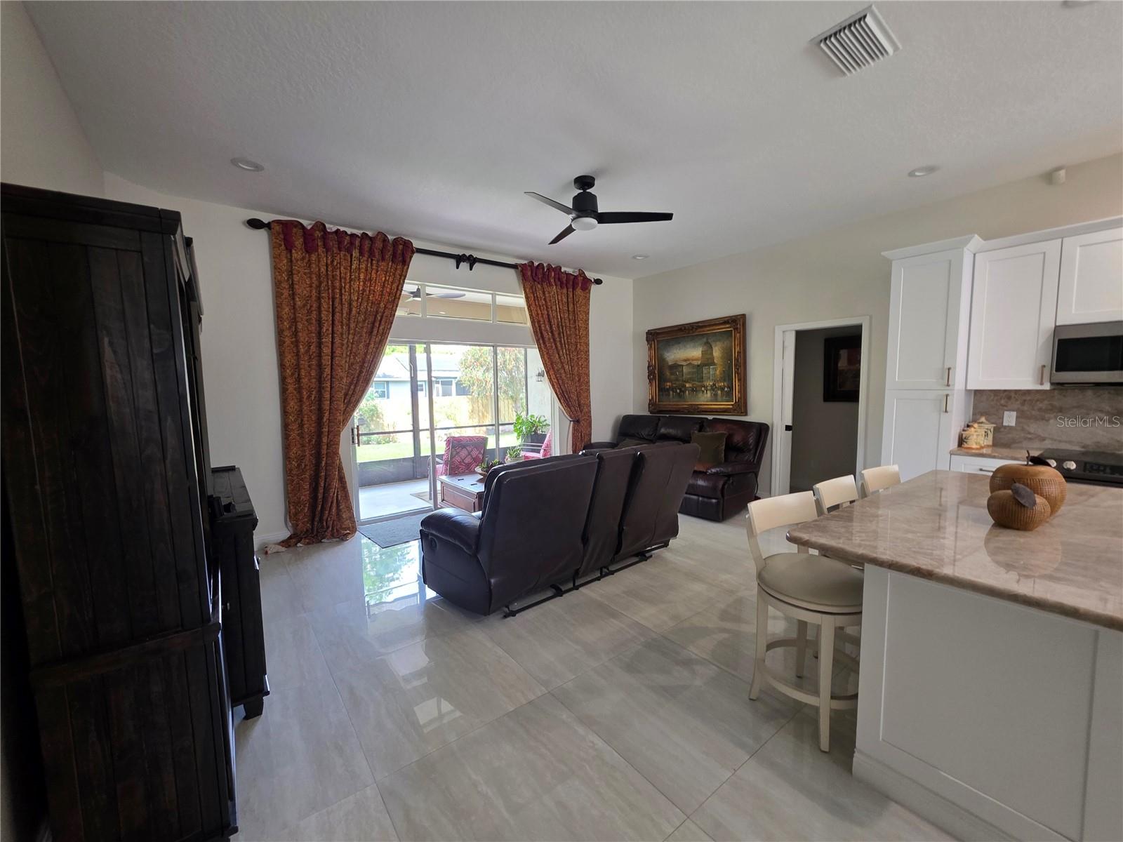 O6394091 Property Photo 4