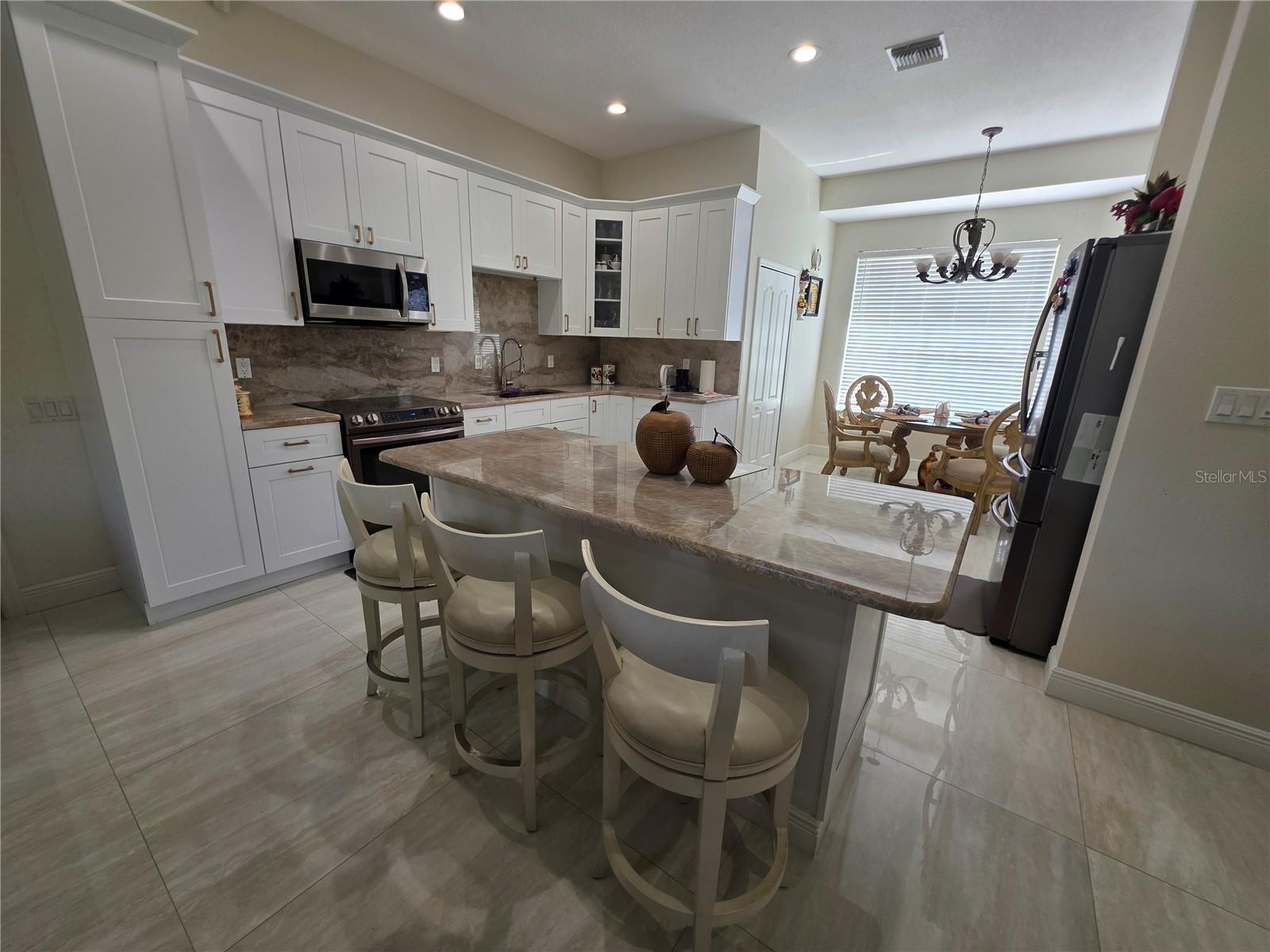 O6394091 Property Photo 6