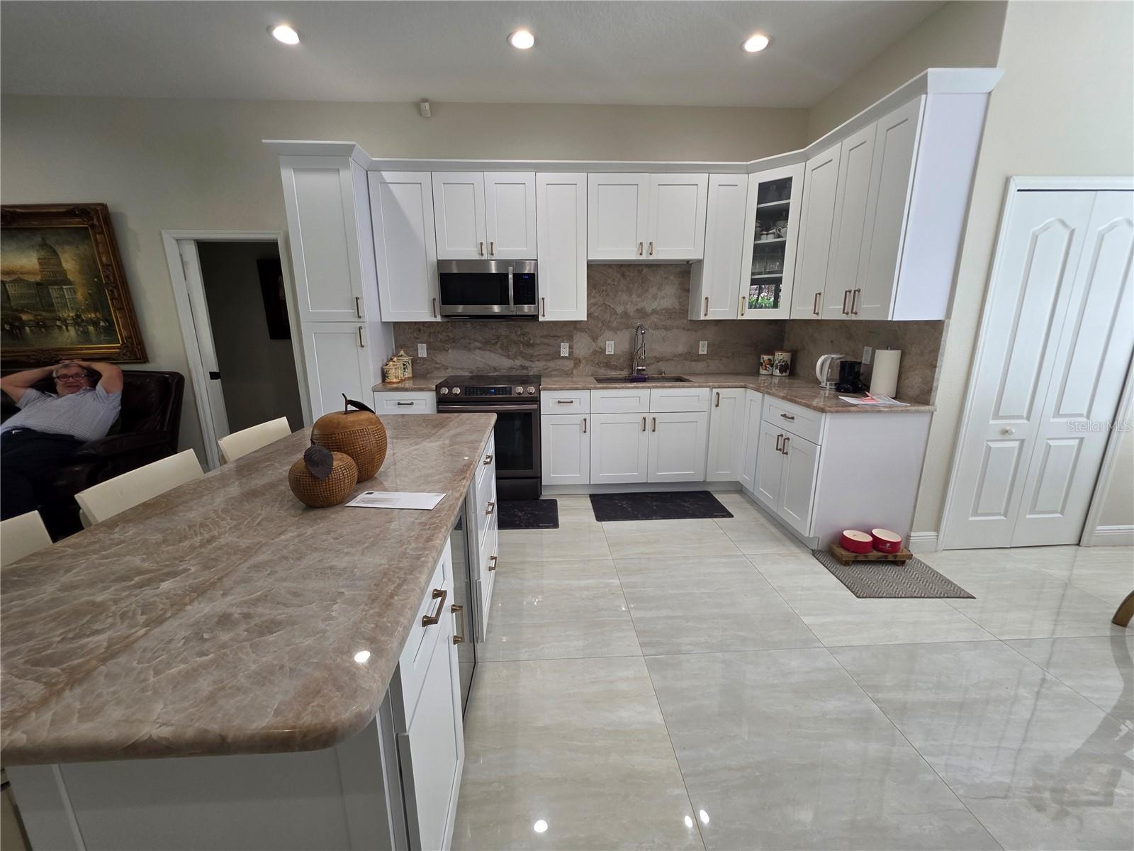 O6394091 Property Photo 7