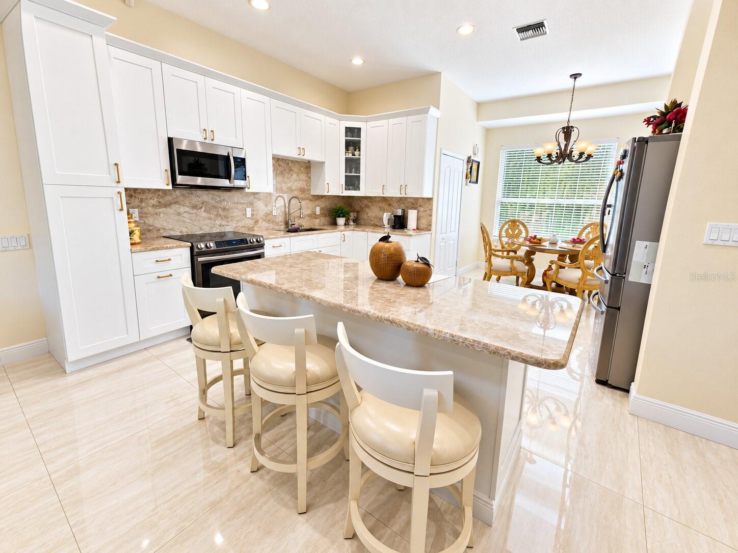 O6394091 Property Photo 8