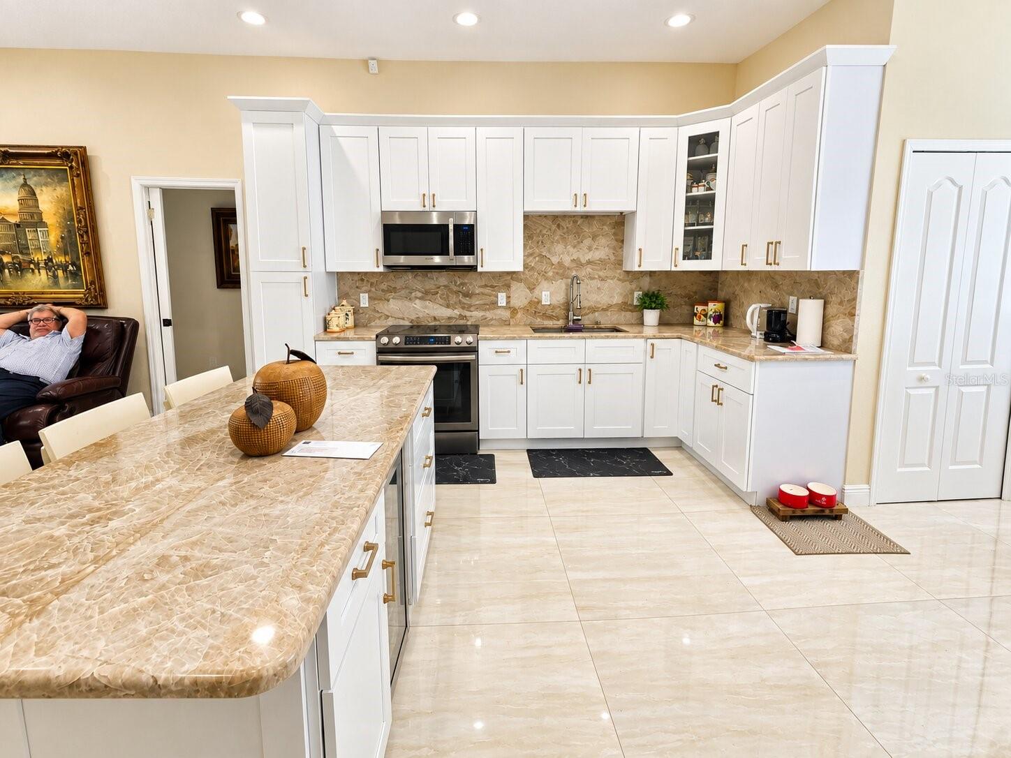 O6394091 Property Photo 11