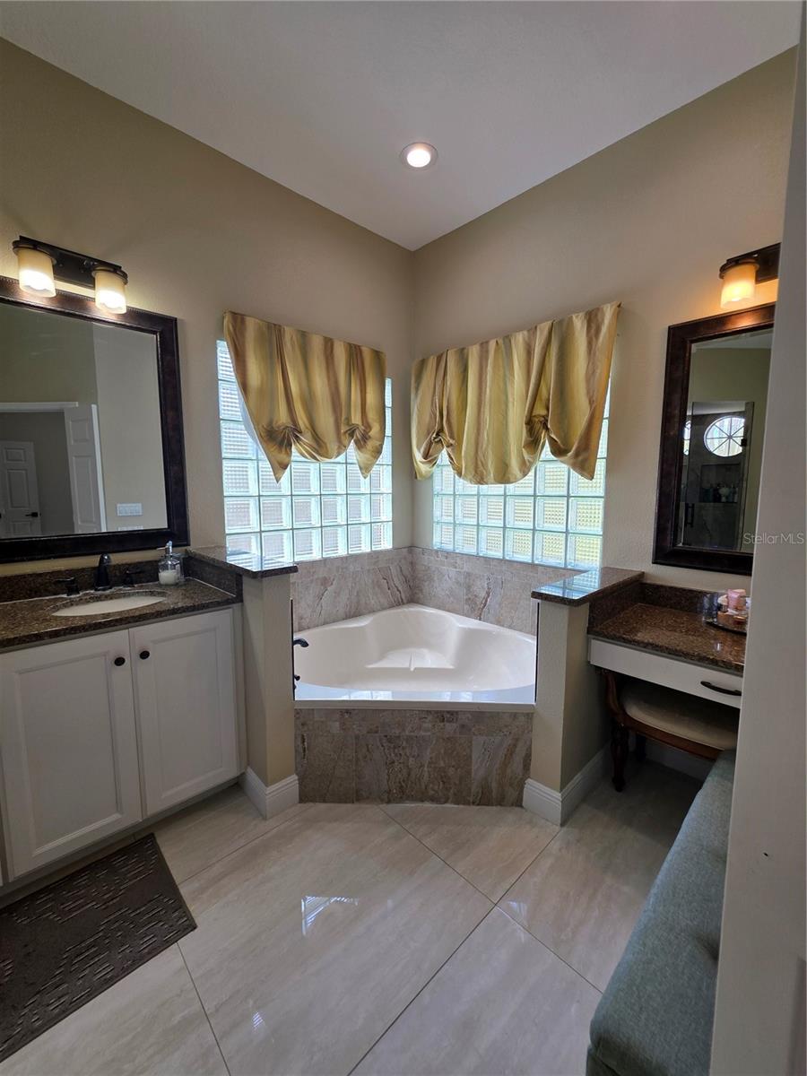 O6394091 Property Photo 12