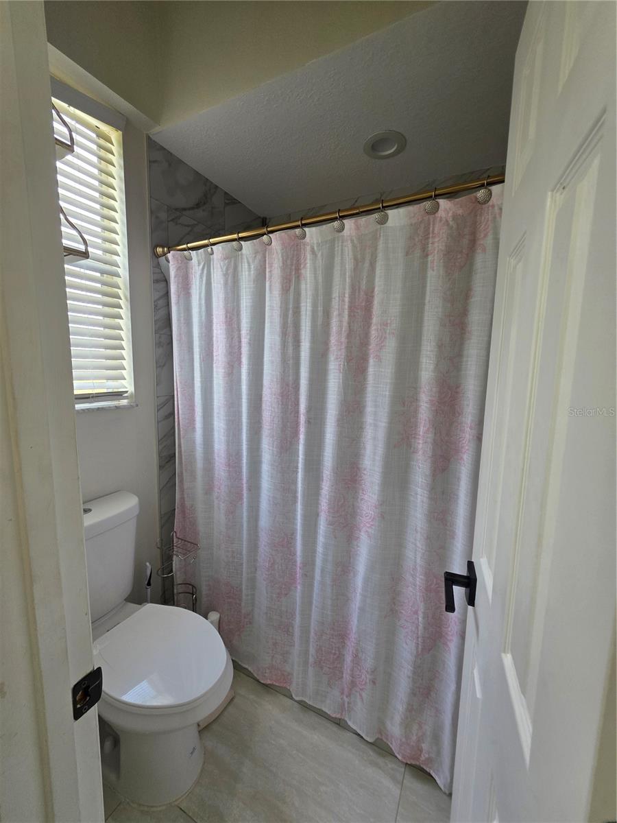 O6394091 Property Photo 14