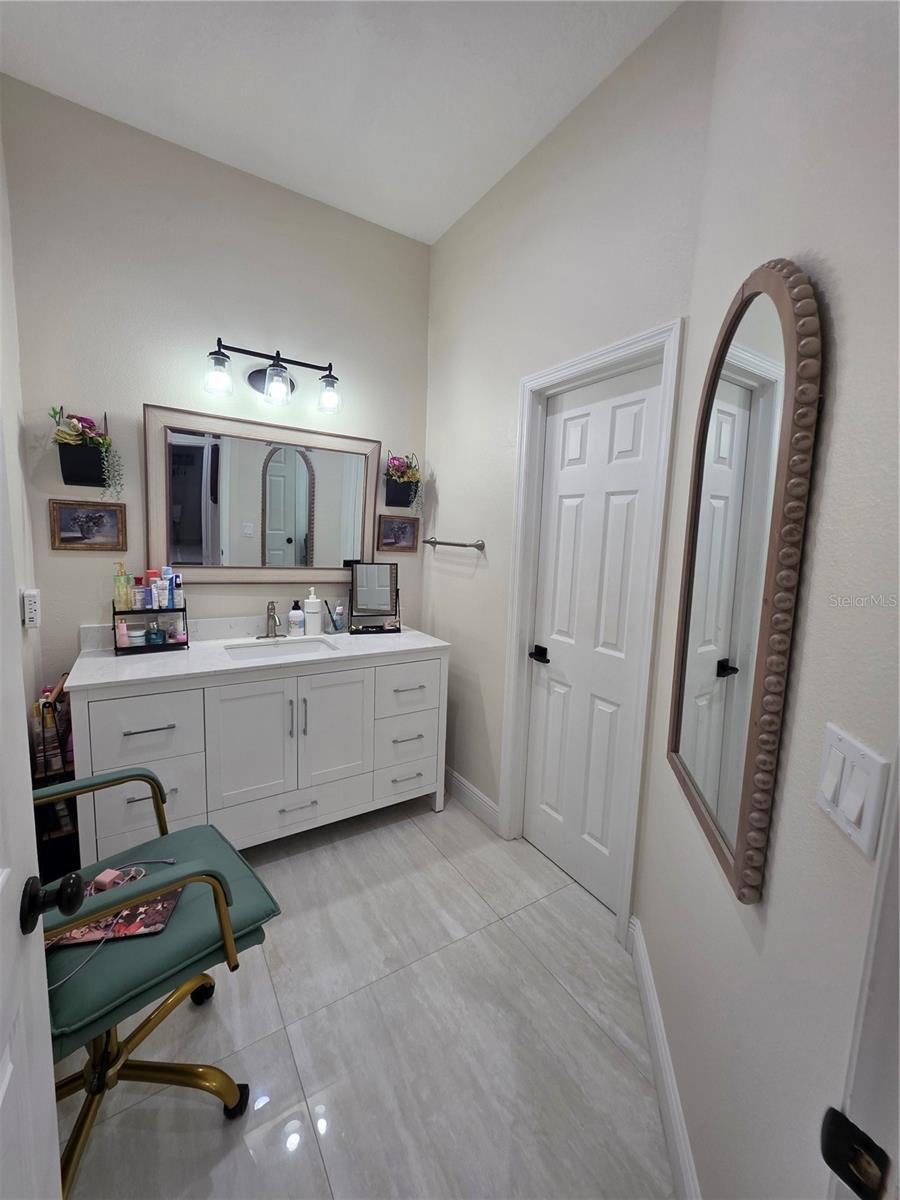 O6394091 Property Photo 17