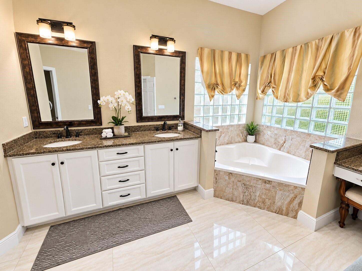 O6394091 Property Photo 17
