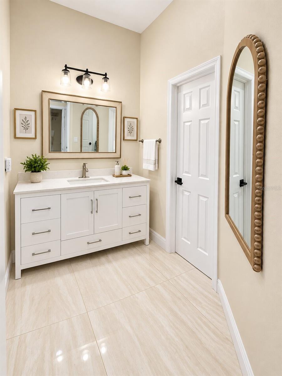 O6394091 Property Photo 24
