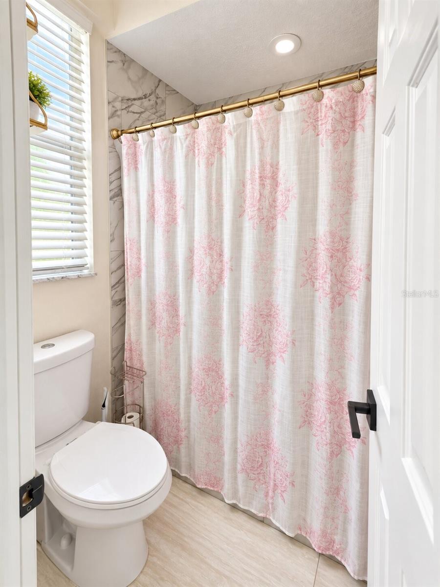 O6394091 Property Photo 25