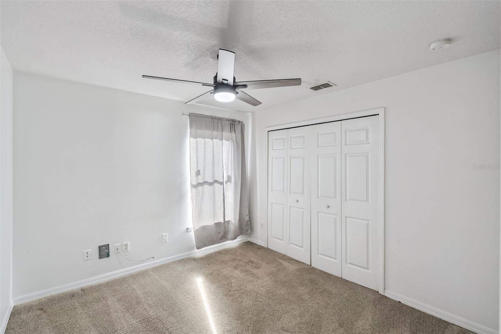 219 E 15th St Property Photo 11