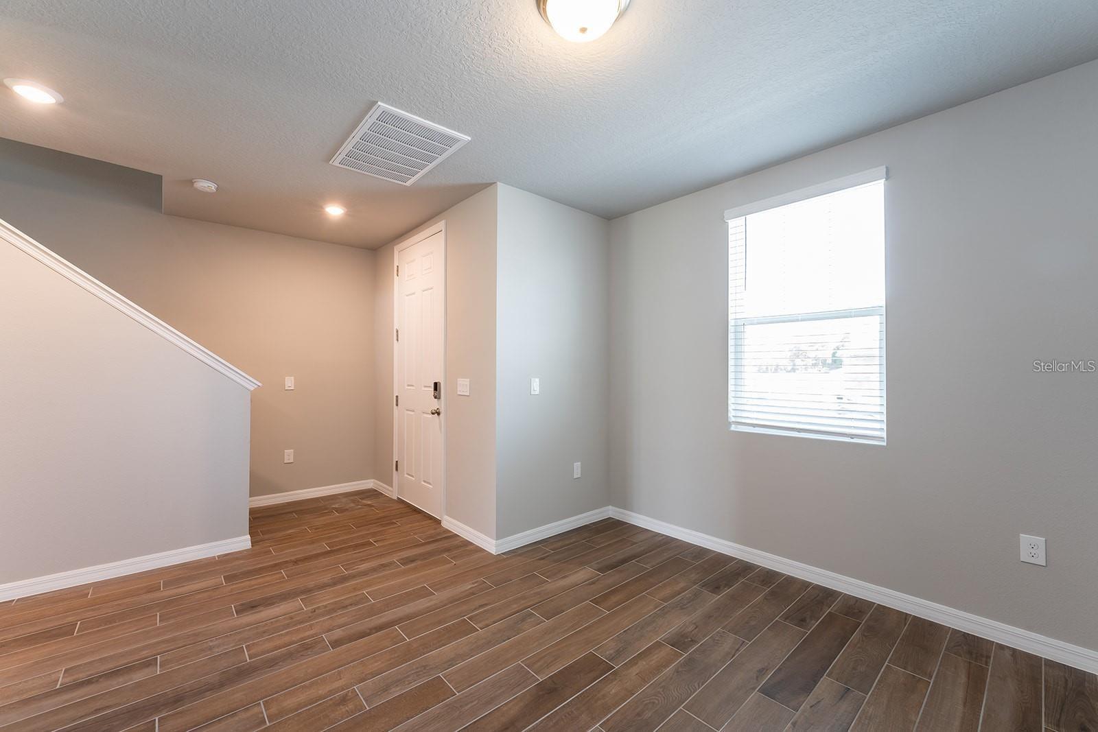 5252 Sanders Oak Trl Property Photo 8