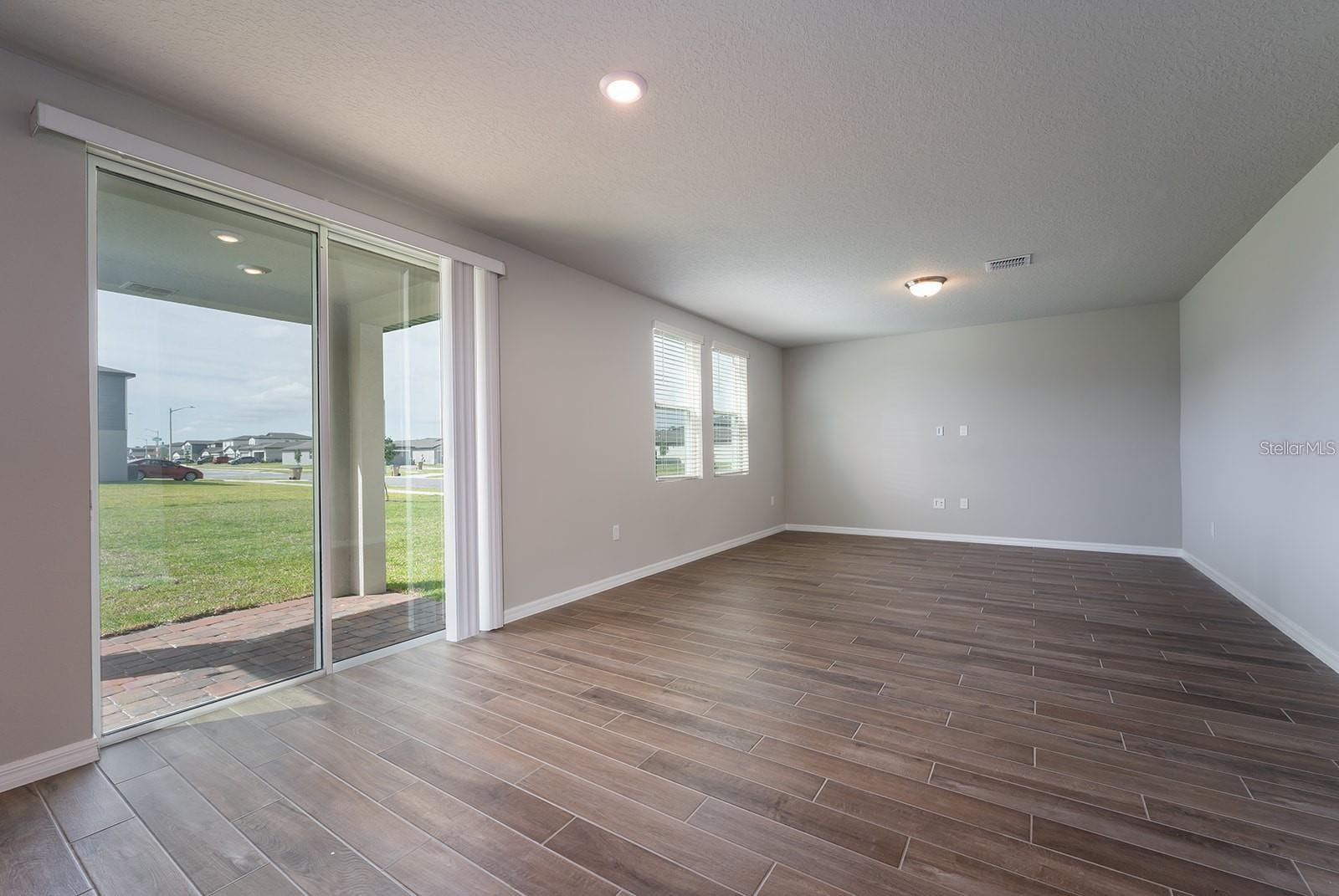5252 Sanders Oak Trl Property Photo 10