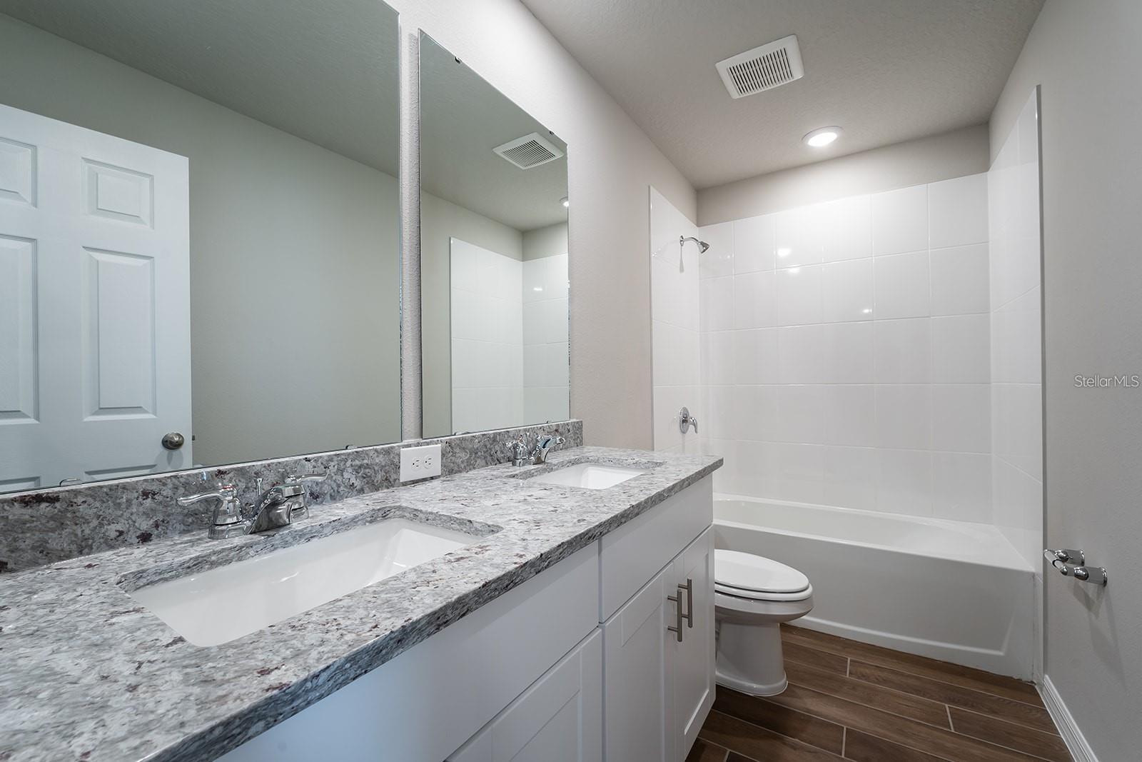5252 Sanders Oak Trl Property Photo 16