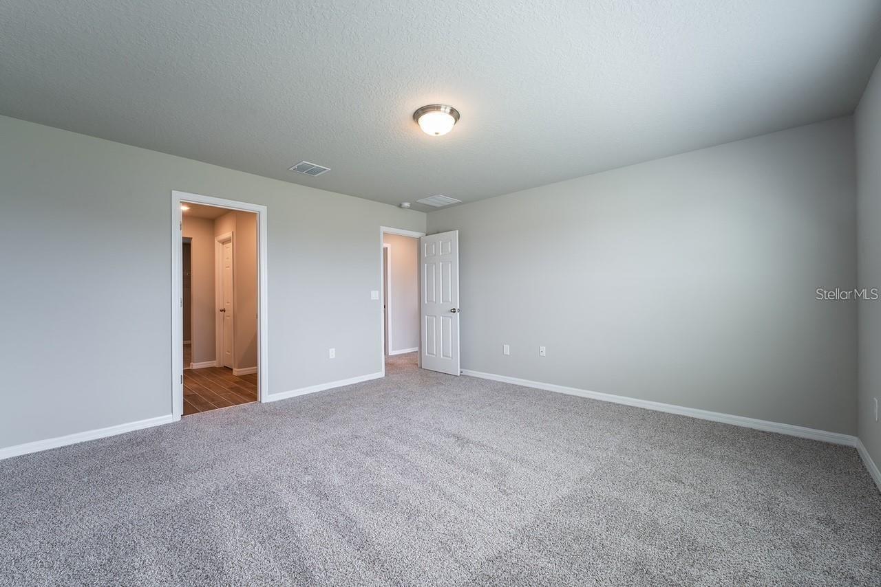 5252 Sanders Oak Trl Property Photo 18