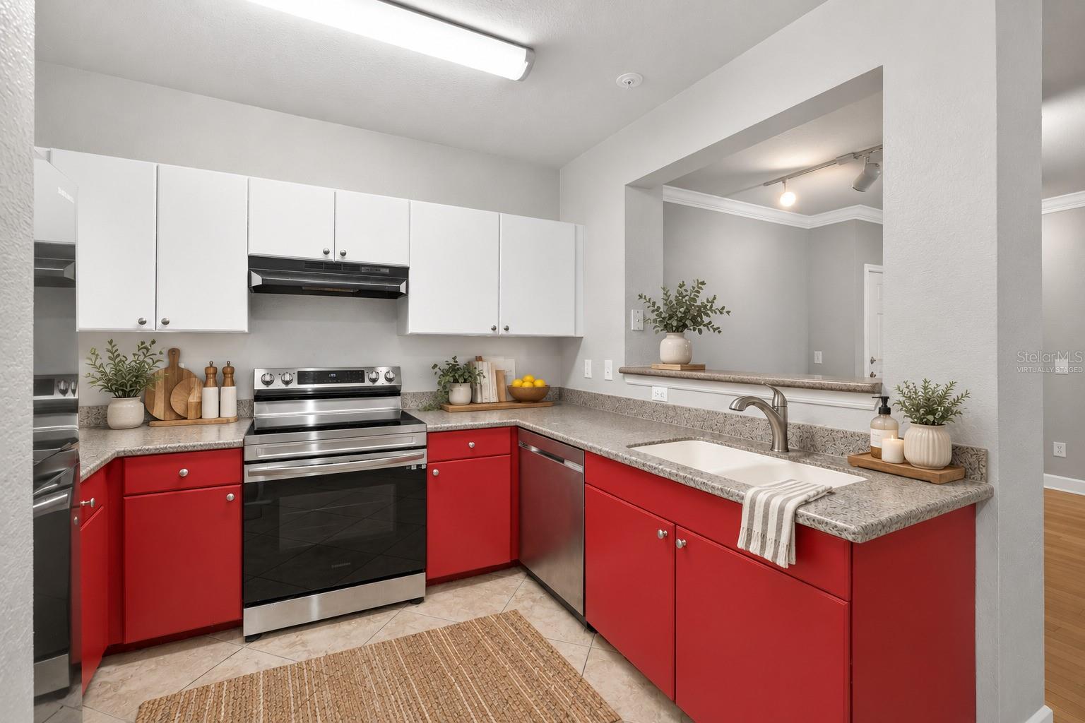 300 E South St #2014 Property Photo 4