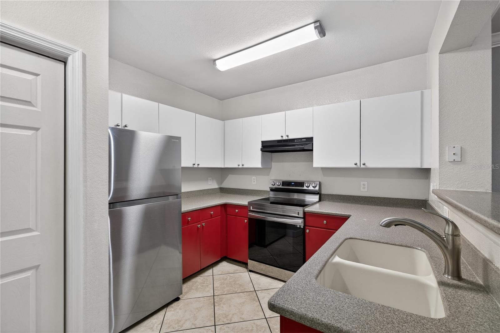 300 E South St #2014 Property Photo 10