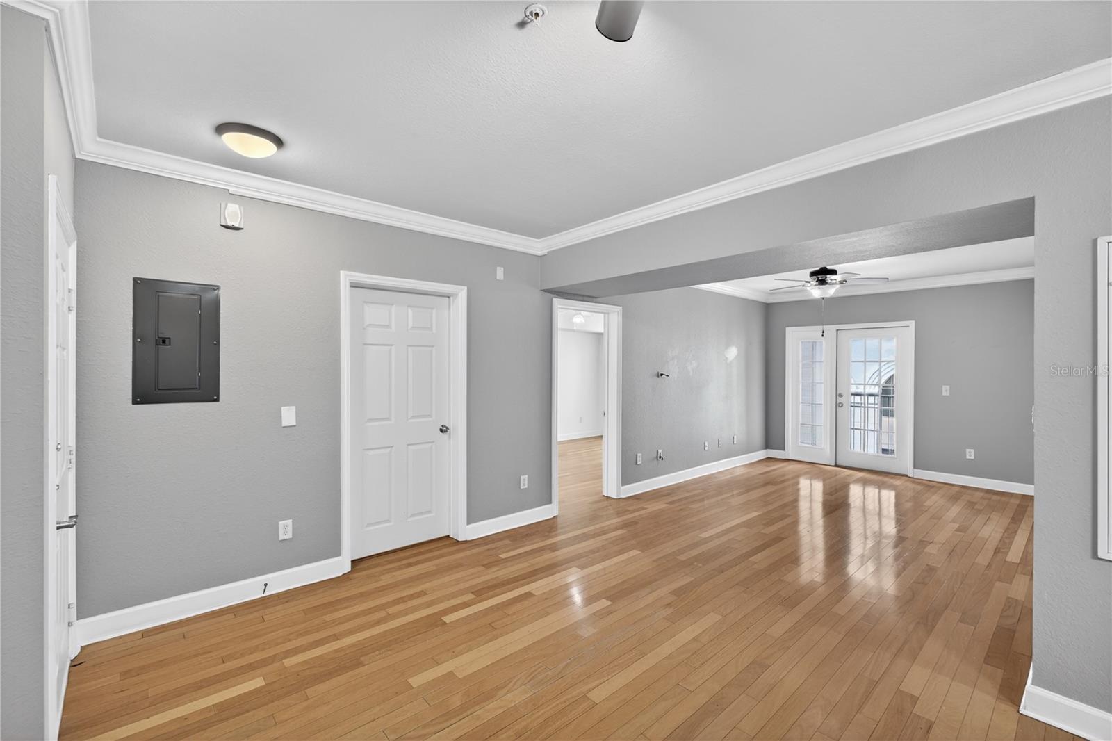 300 E South St #2014 Property Photo 11