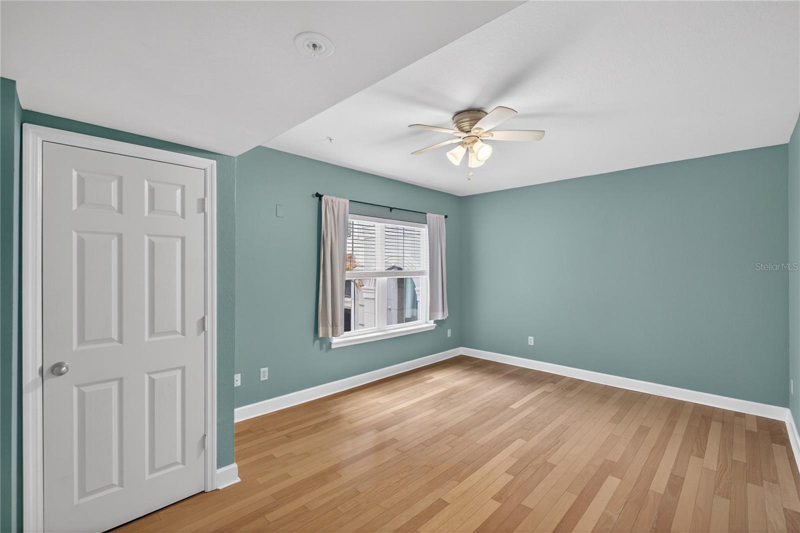 300 E South St #2014 Property Photo 14