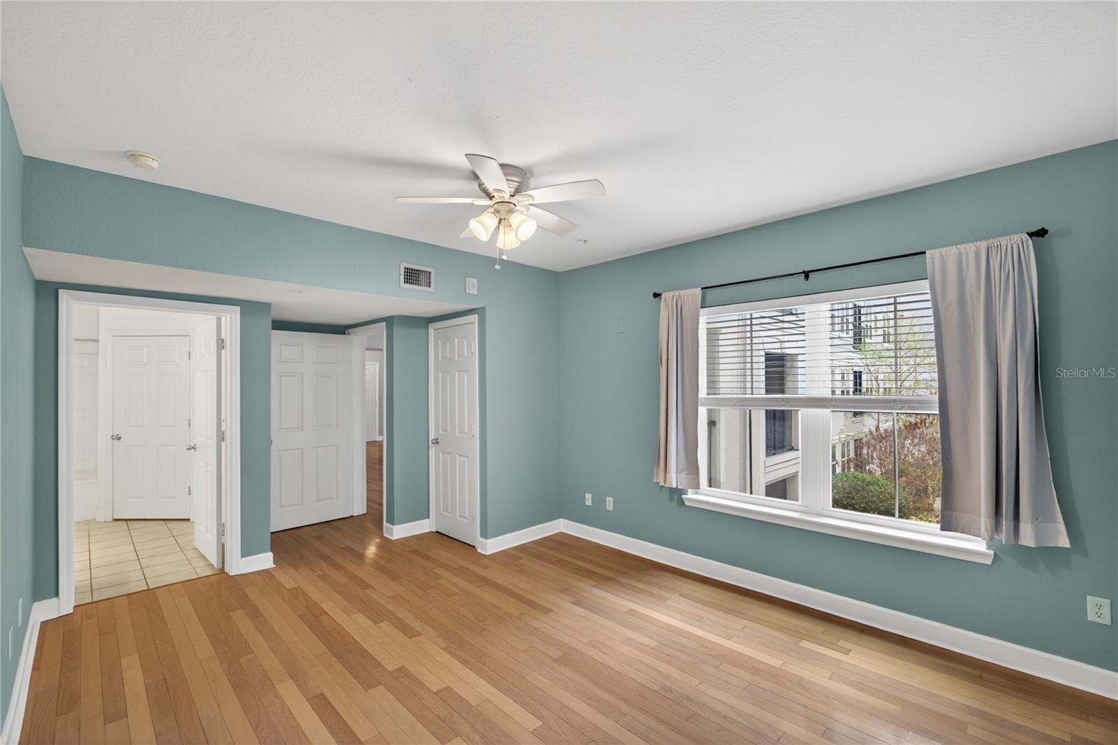 300 E South St #2014 Property Photo 15