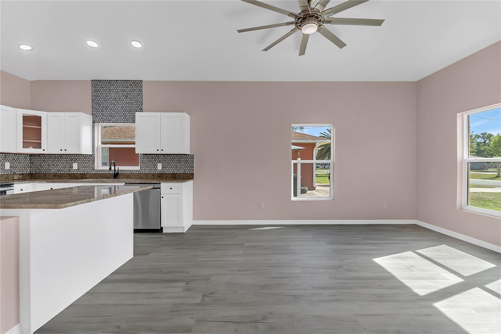 707 Hamilton St Property Photo 3