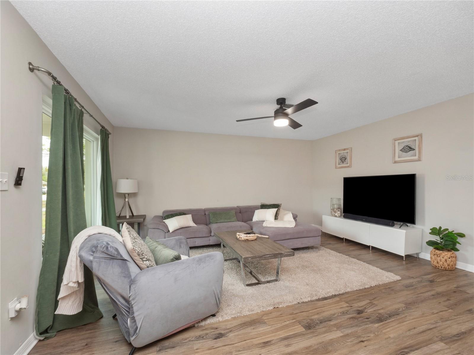 2733 Middle St Property Photo 12