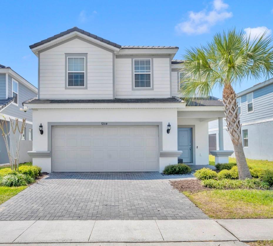 7204 Oakmoss Loop Property Photo 1