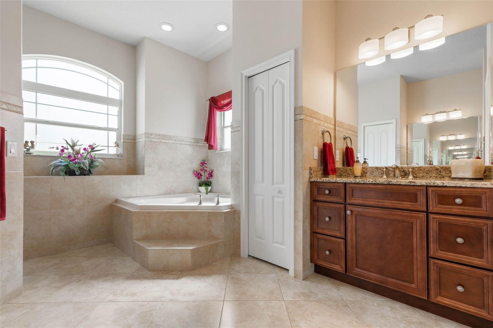 60 Fenimore Ln Property Photo 12